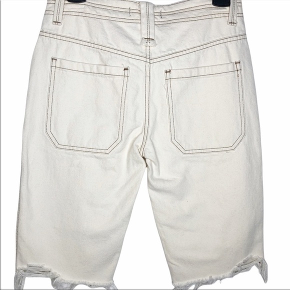 FREE PEOPLE NWT We The Free Frayed Button Fly Jean Shorts Size 25 in Natural - Picture 9 of 15